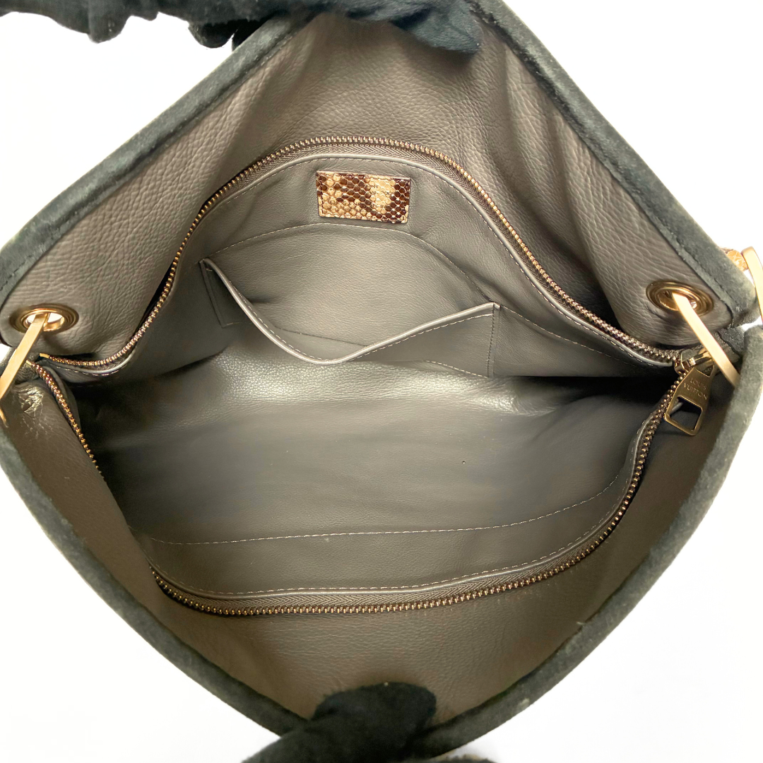 Louis Vuitton Louis Vuitton GM Python Limited Edition Shoulderbag - Shoulder bags - Etoile Luxury Vintage