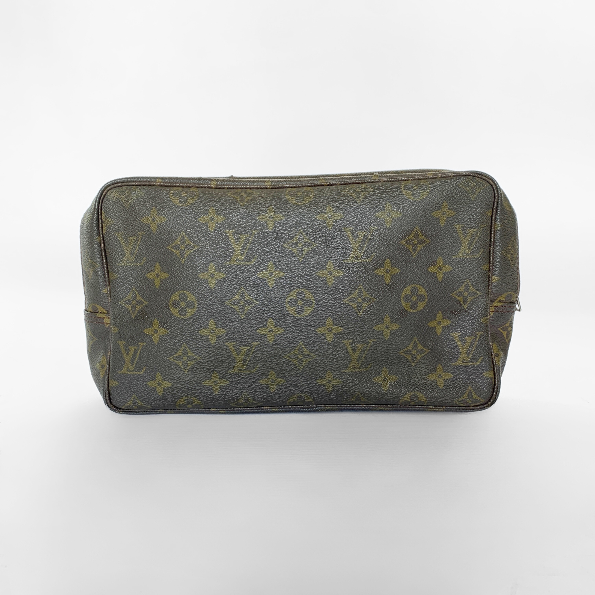 Louis Vuitton Louis Vuitton Toiletry Bag Monogram Canvas - Toiletry bags - Etoile Luxury Vintage