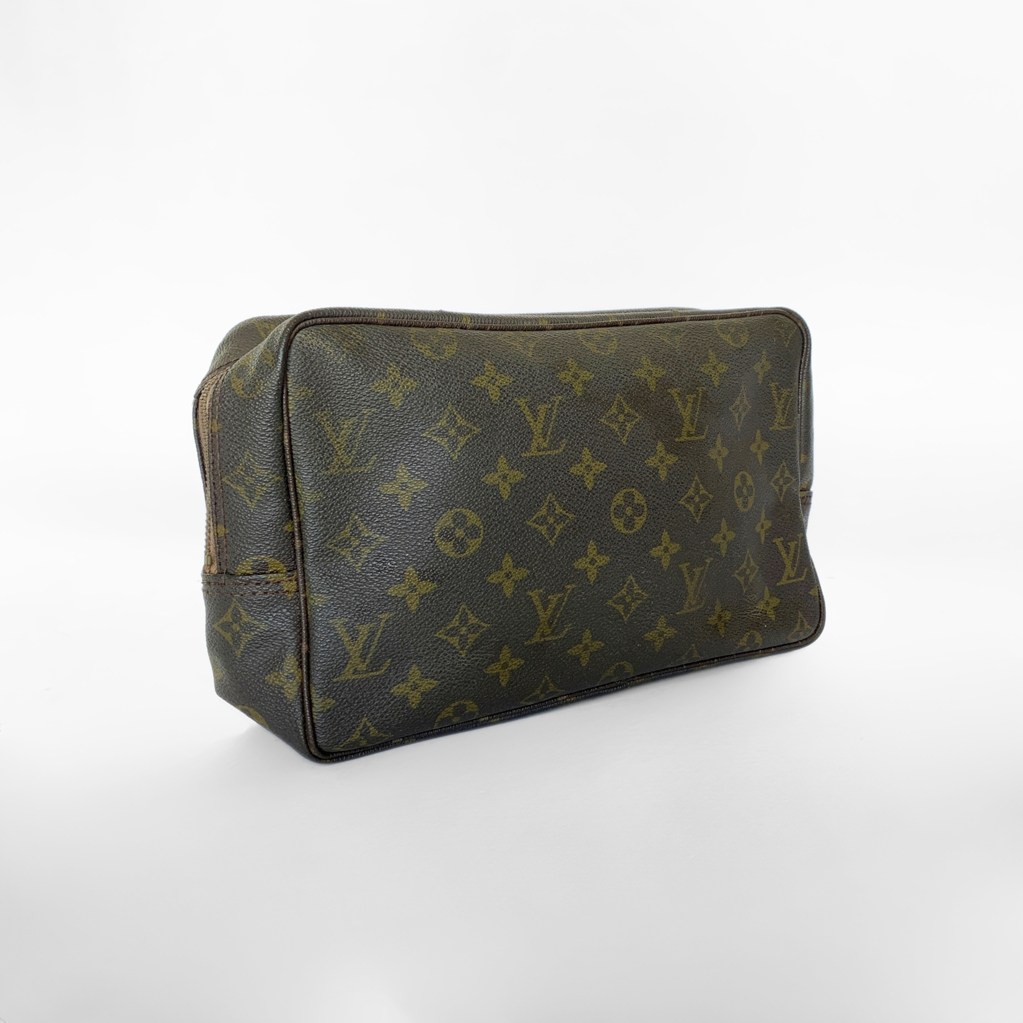 Louis Vuitton Louis Vuitton Toiletry Bag Monogram Canvas - Toiletry bags - Etoile Luxury Vintage