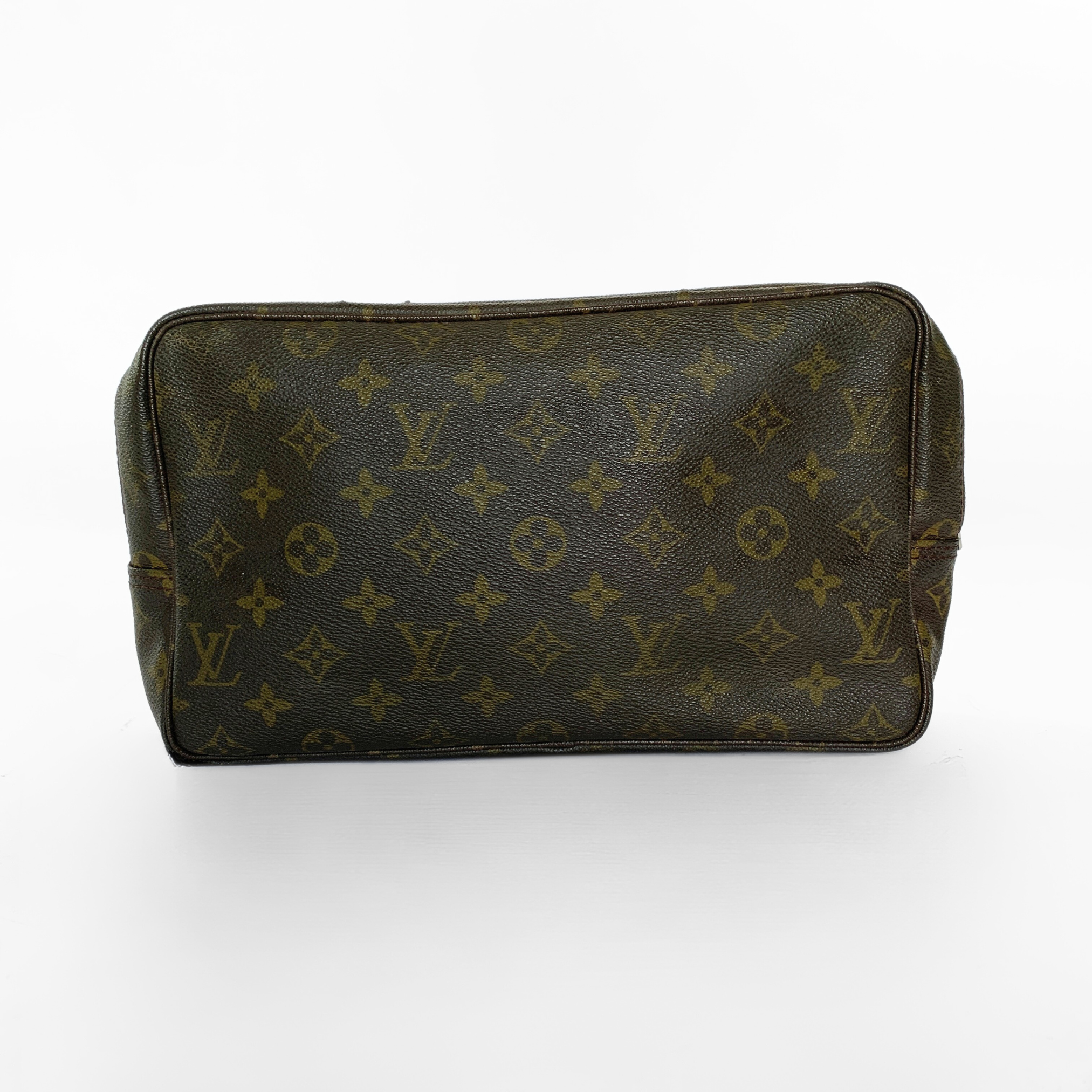 Louis Vuitton Louis Vuitton Toiletry Bag Monogram Canvas - Toiletry bags - Etoile Luxury Vintage