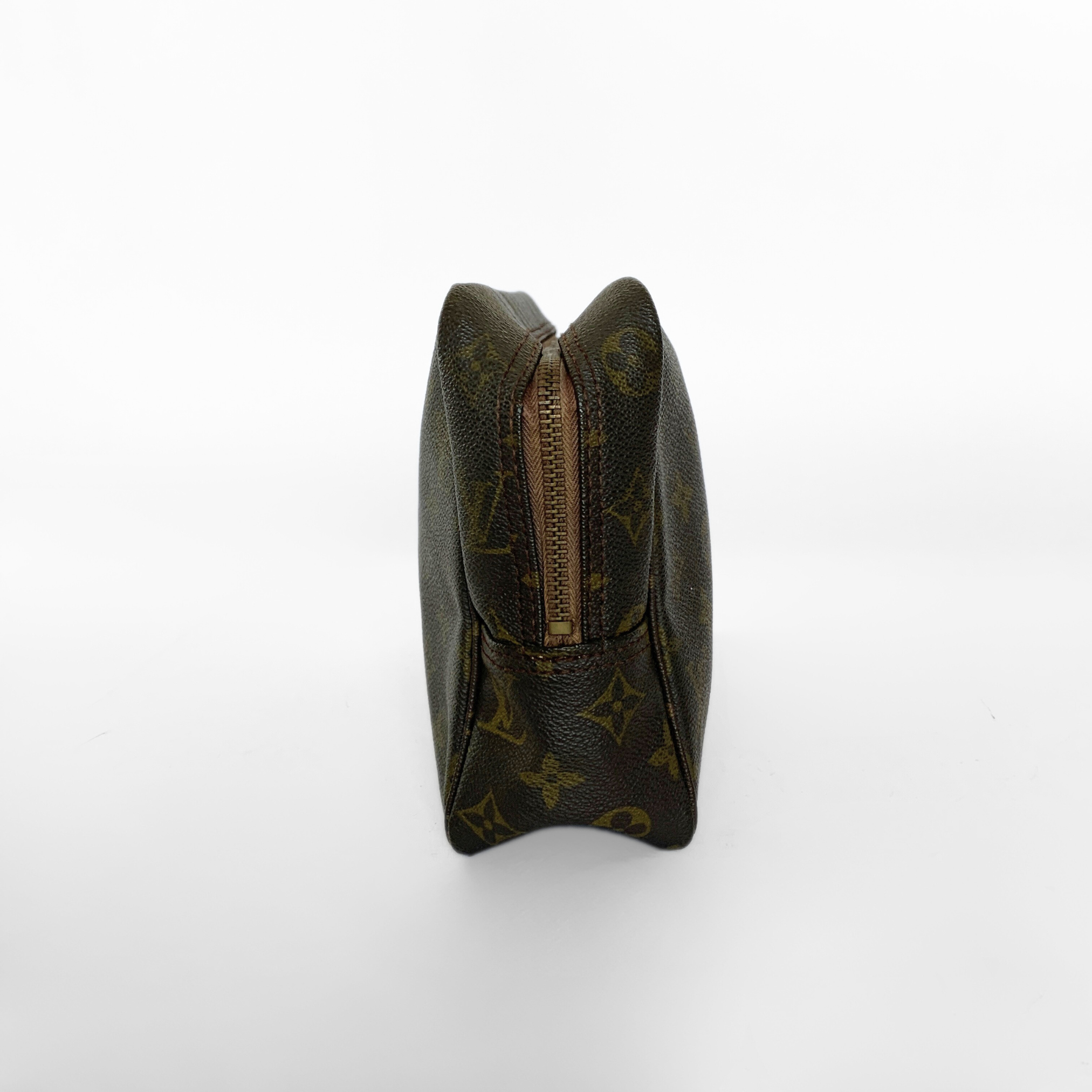 Louis Vuitton Louis Vuitton Toiletry Bag Monogram Canvas - Toiletry bags - Etoile Luxury Vintage