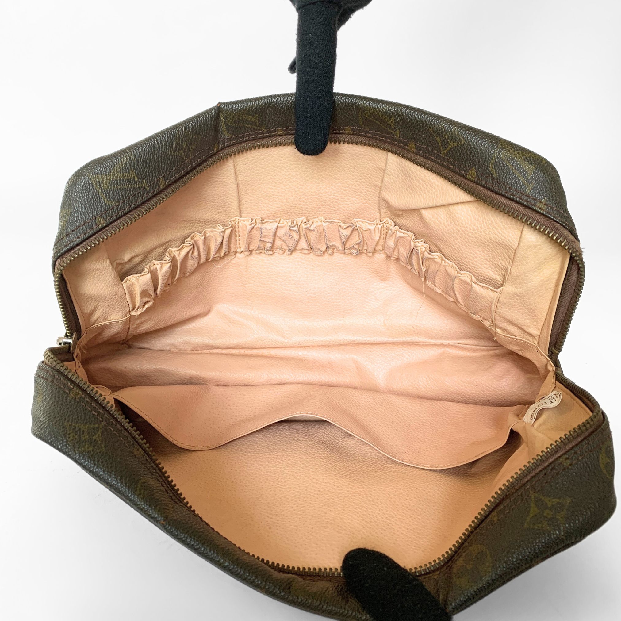 Louis Vuitton Louis Vuitton Toiletry Bag Monogram Canvas - Toiletry bags - Etoile Luxury Vintage