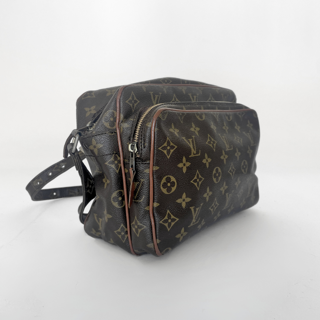 Louis Vuitton Louis Vuitton Nile Monogram Canvas - Crossbody bags - Etoile Luxury Vintage