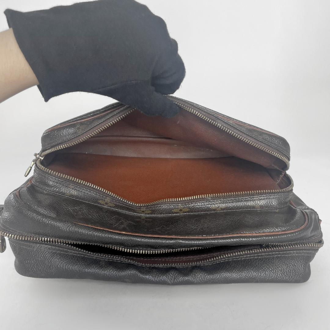 Louis Vuitton Louis Vuitton Nile Monogram Canvas - Crossbody bags - Etoile Luxury Vintage