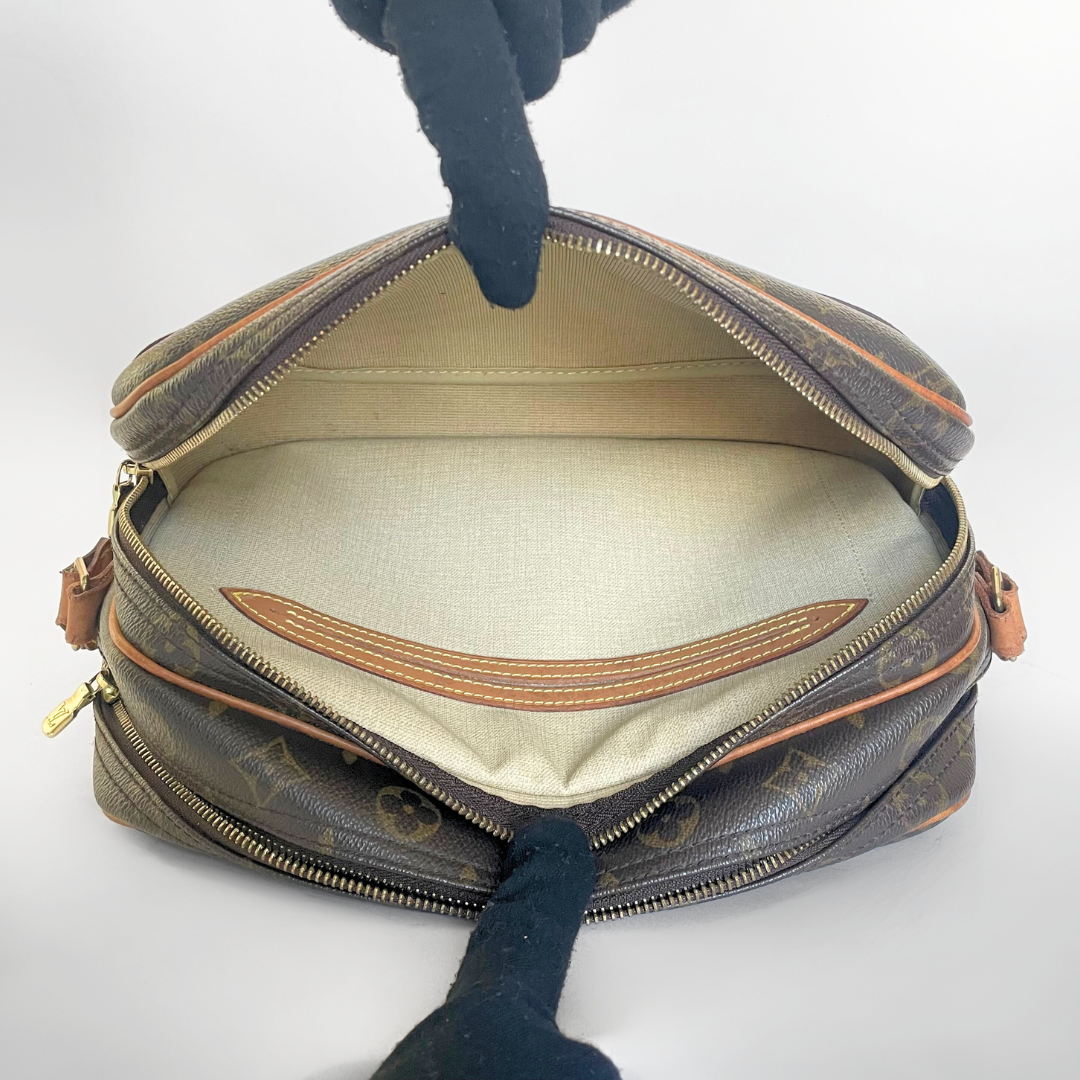 Louis Vuitton Louis Vuitton Reporter PM Monogram Canvas - Crossbody bags - Etoile Luxury Vintage