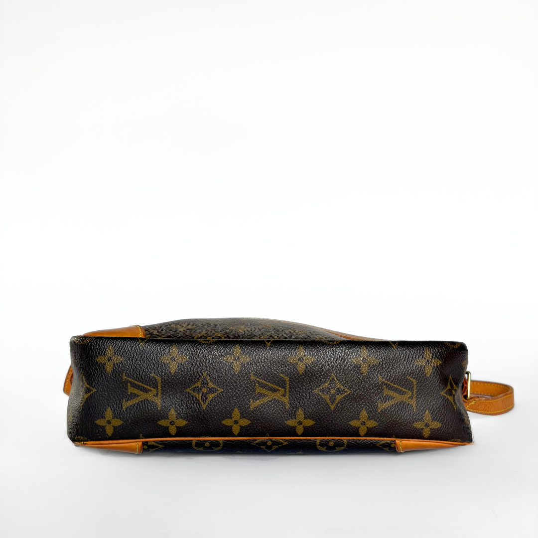 Louis Vuitton Louis Vuitton Trocadero Monogram Canvas - Crossbody bags - Etoile Luxury Vintage