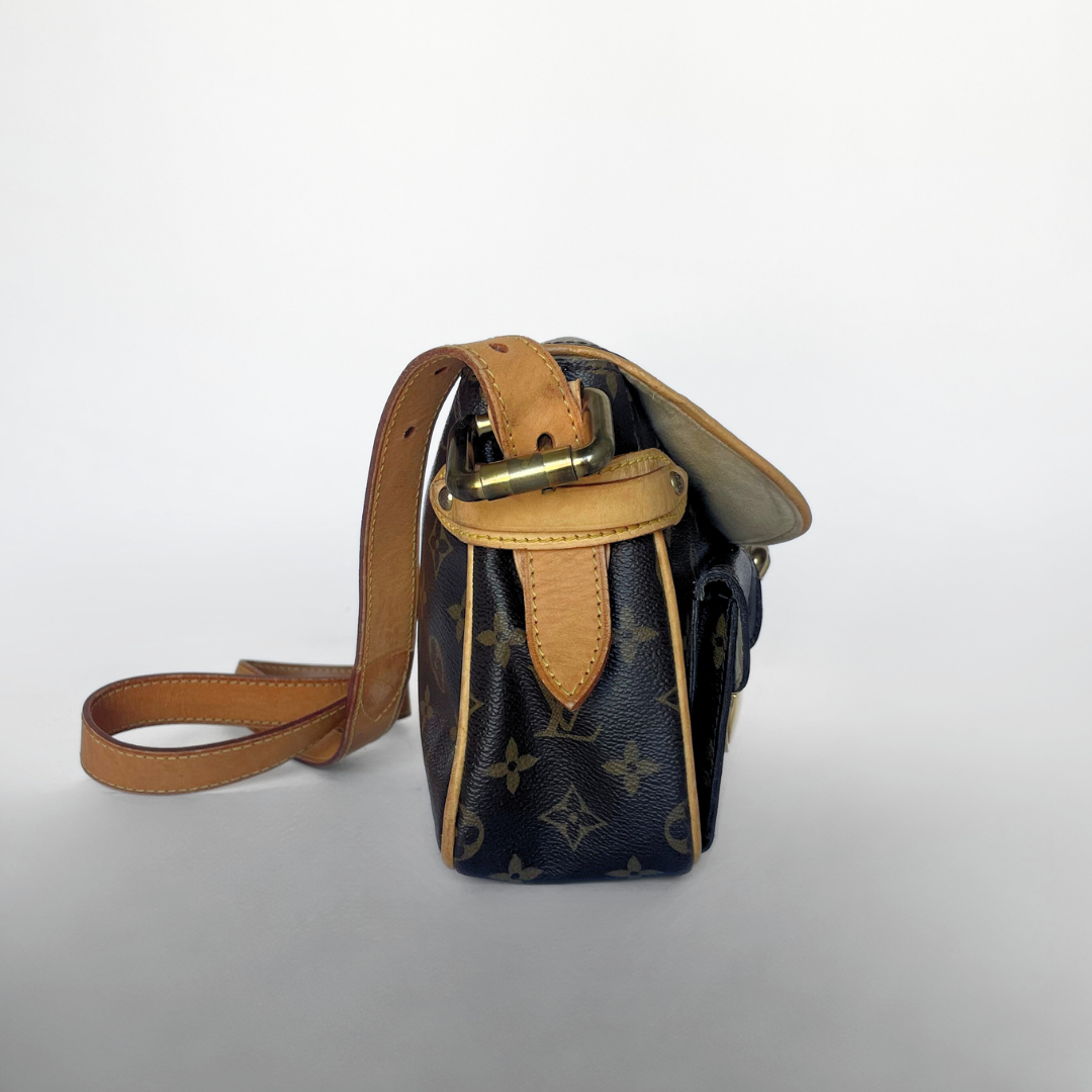 Louis Vuitton Louis Vuitton Hudson PM Monogram Canvas - Handbags - Etoile Luxury Vintage