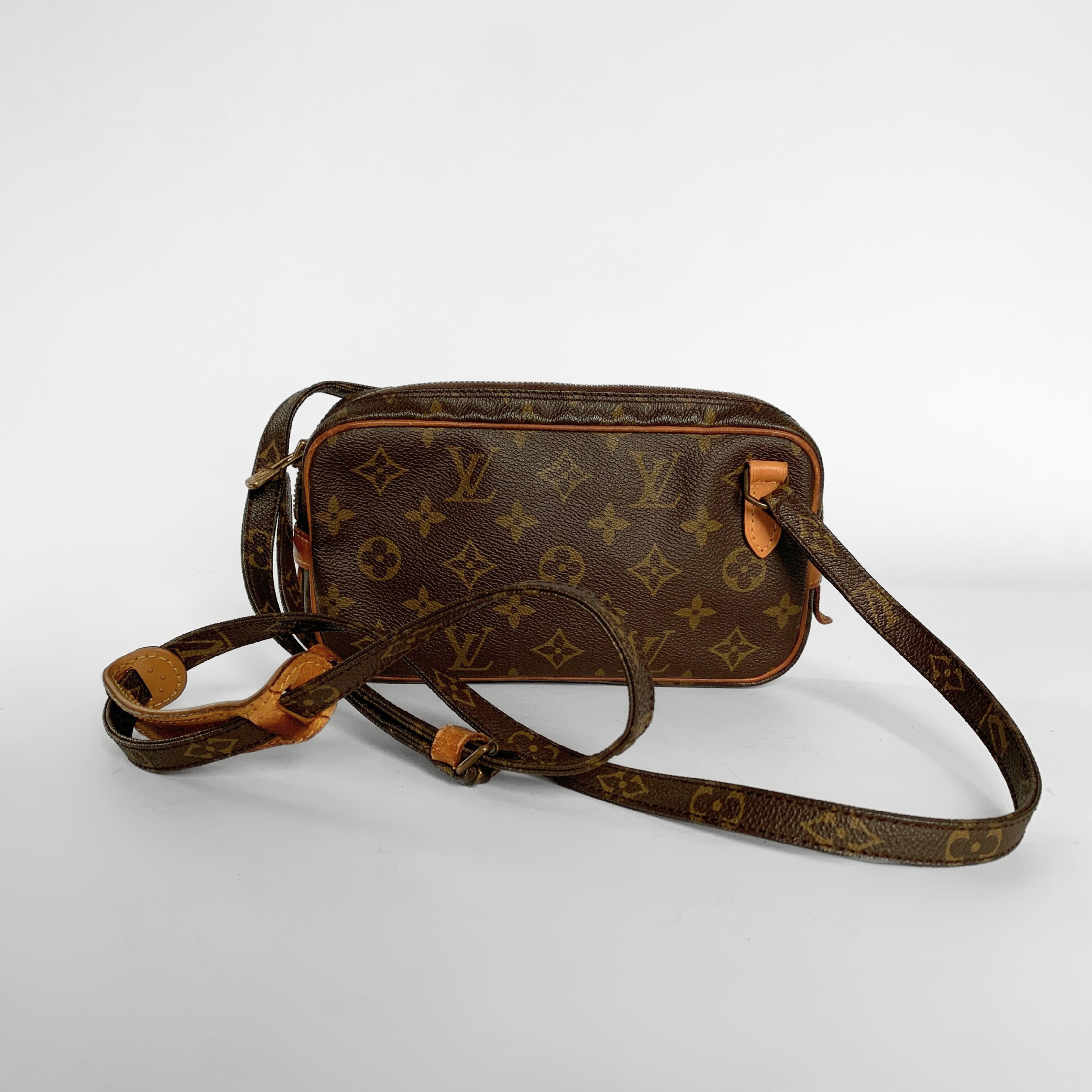 Louis Vuitton Louis Vuitton Marly Monogram Canvas - Crossbody bags - Etoile Luxury Vintage