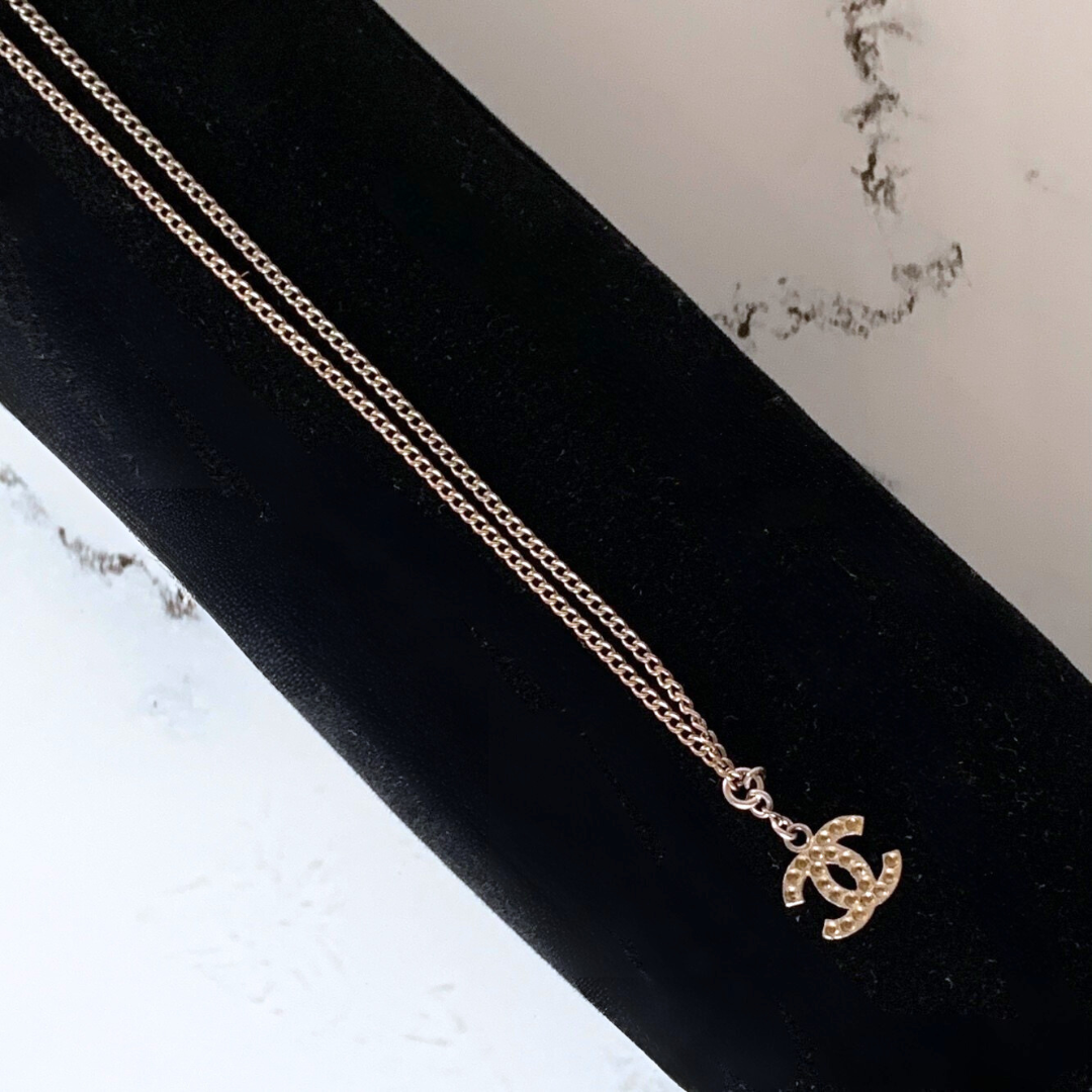 Chanel Chanel CC Necklace Silver Pleated - Necklaces - Etoile Luxury Vintage