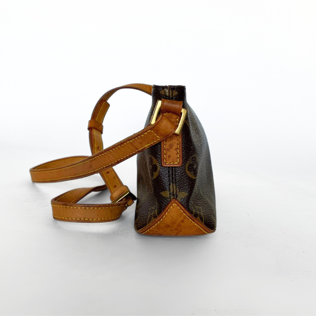 Louis Vuitton Louis Vuitton Trotteur Monogram Canvas - Crossbody bags - Etoile Luxury Vintage