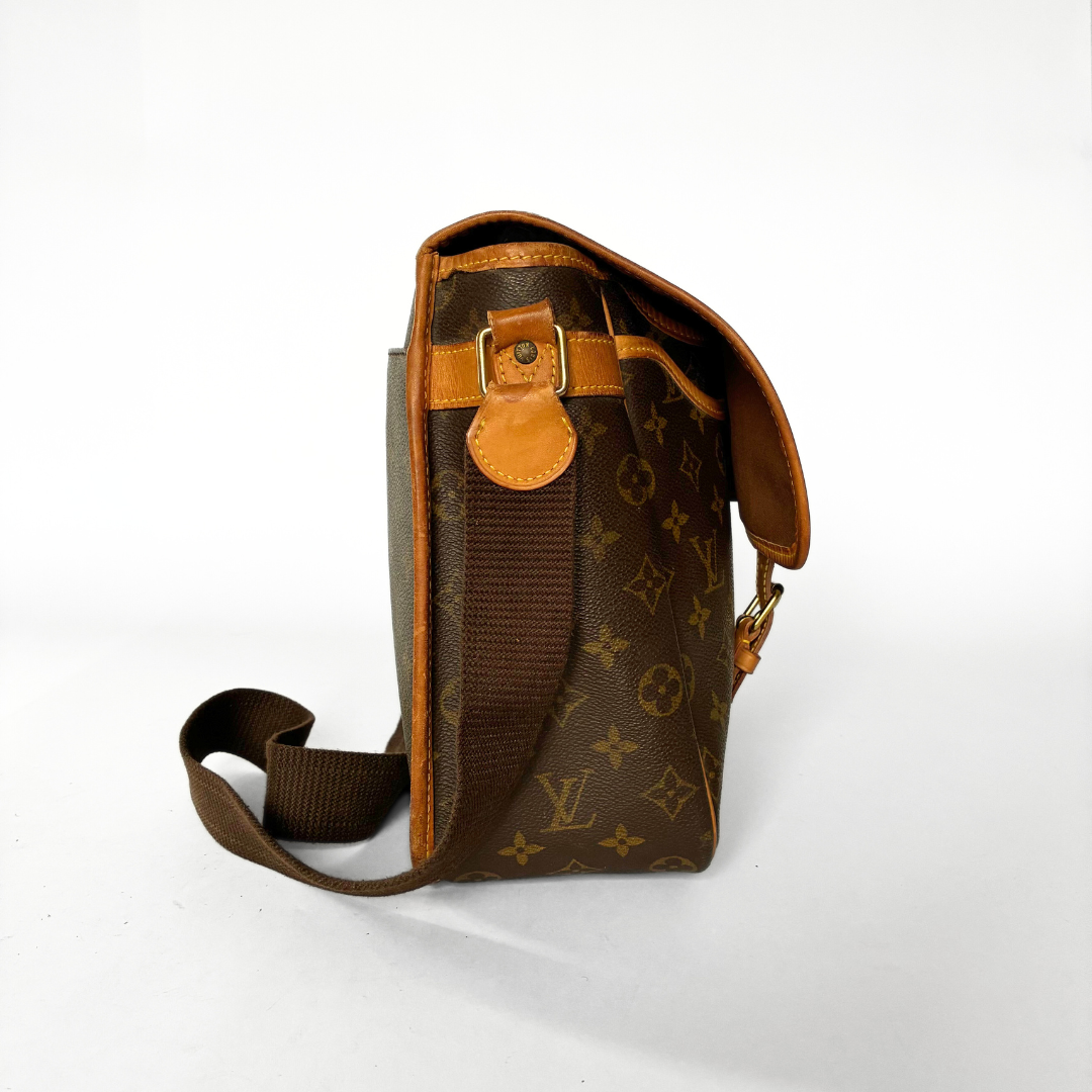 Louis Vuitton Louis Vuitton Gibeci&egrave;re GM Monogram Canvas - Crossbody bags - Etoile Luxury Vintage