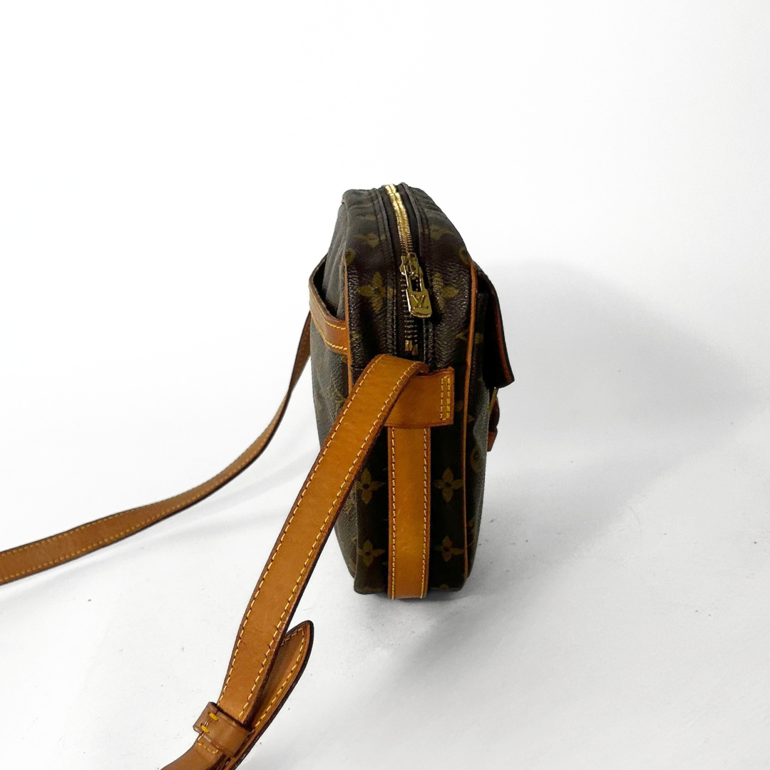 Louis Vuitton LS: Louis Vuitton Jeune Fille Monogram Canvas - Crossbody bags - Etoile Luxury Vintage