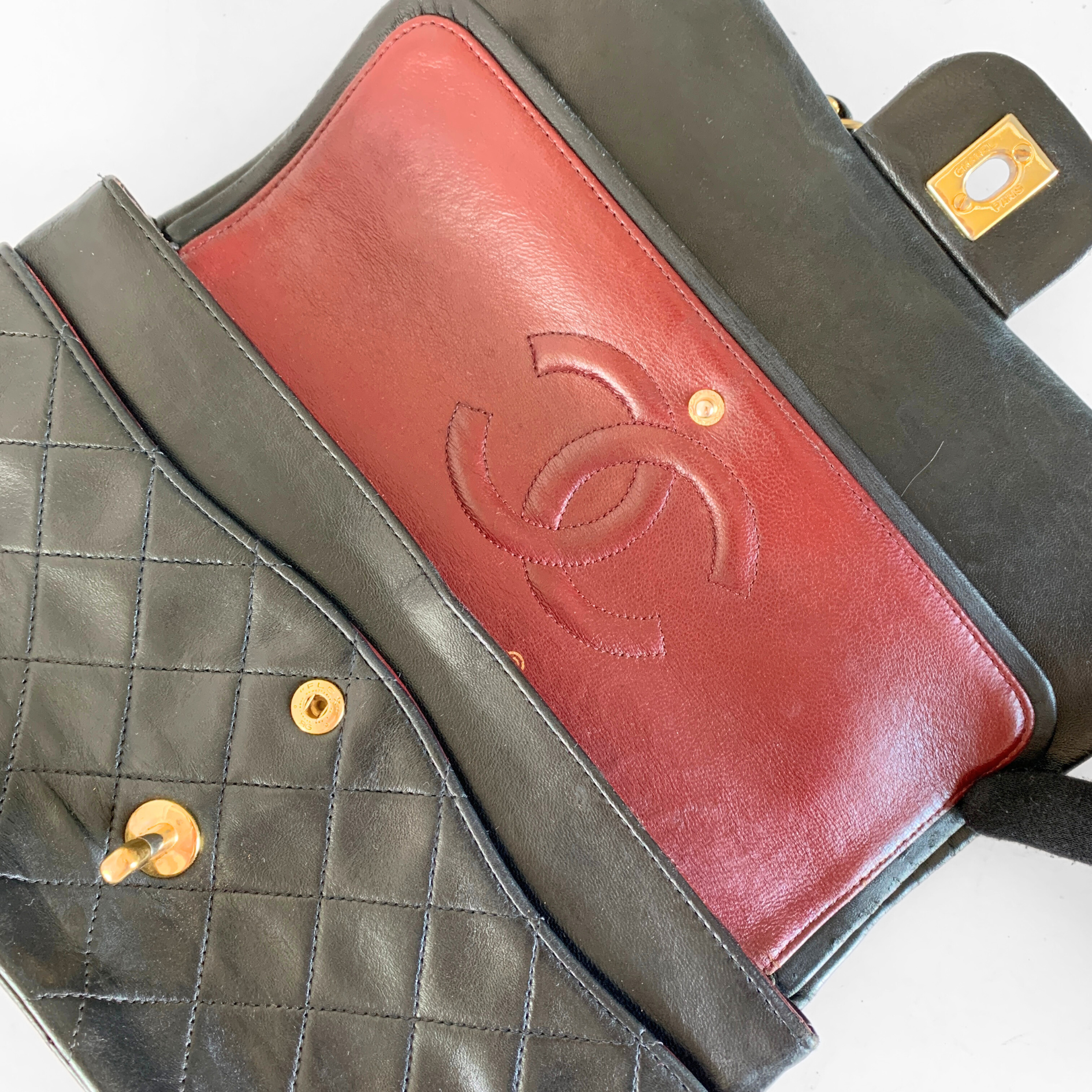 Chanel Chanel Classic Flap Bag Medium Lambskin Leather - Shoulder bags - Etoile Luxury Vintage