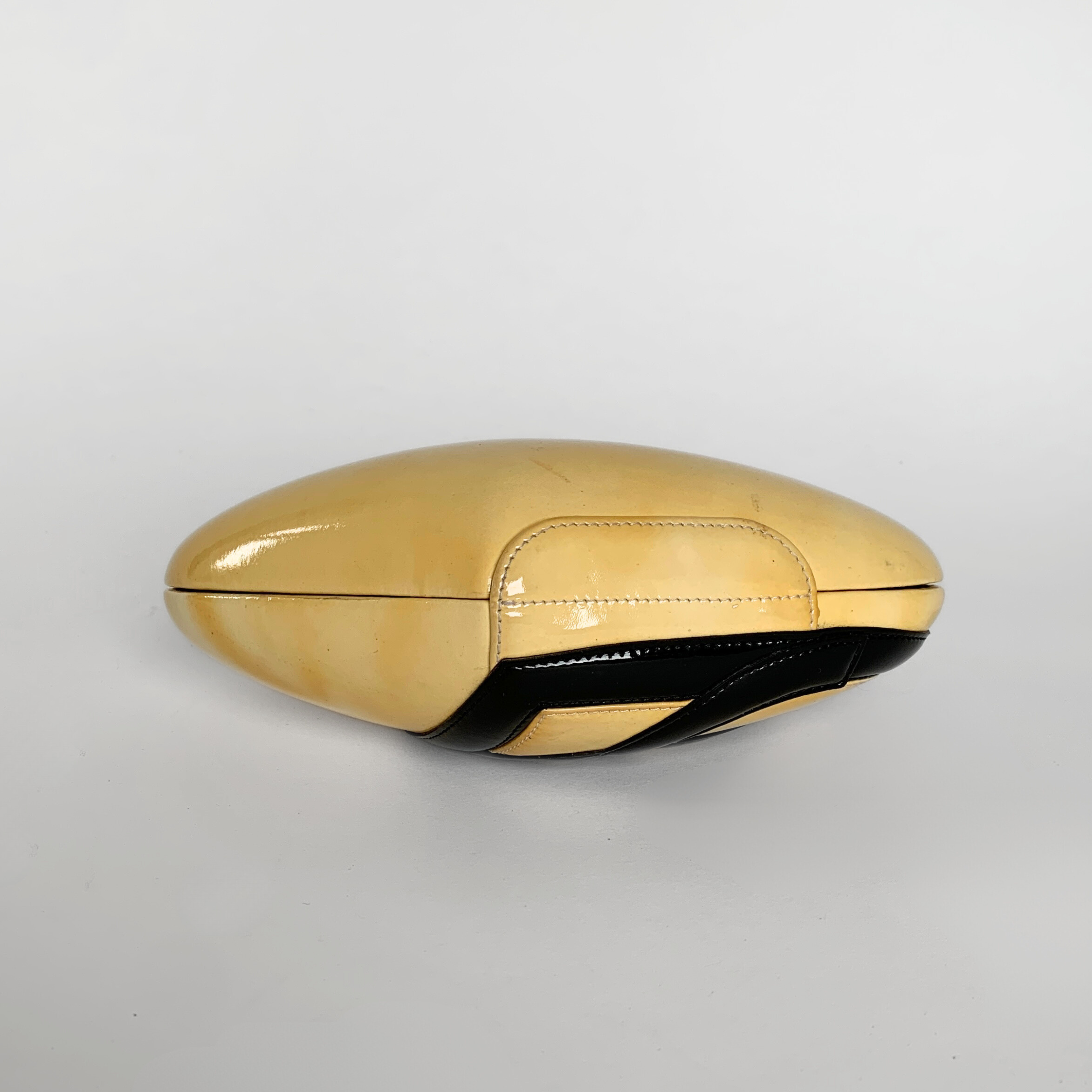 Chanel Chanel Heart Shoulder Bag Patent Leather (Limited Edition) - Crossbody bags - Etoile Luxury Vintage