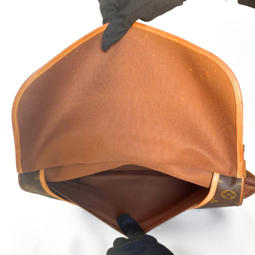 Louis Vuitton Louis Vuitton Saumur 35 Monogram Canvas - Crossbody bags - Etoile Luxury Vintage