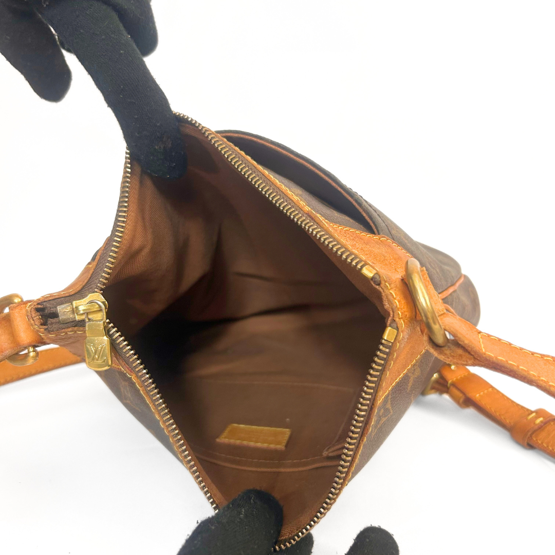 Louis Vuitton Louis Vuitton Odeon PM Monogram Canvas - Crossbody bags - Etoile Luxury Vintage
