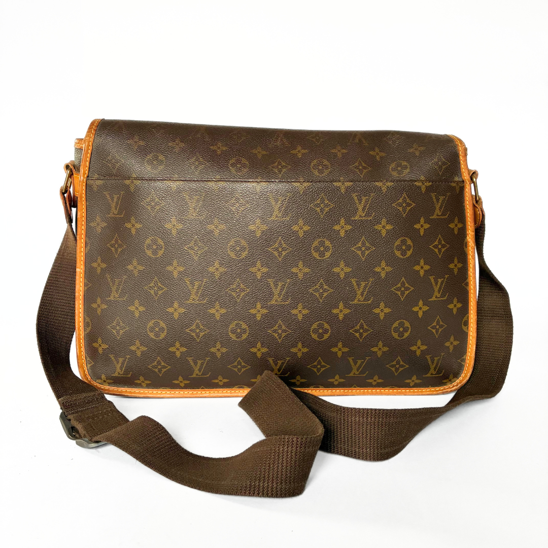 Louis Vuitton Louis Vuitton Gibeci&egrave;re GM Monogram Canvas - Crossbody bags - Etoile Luxury Vintage