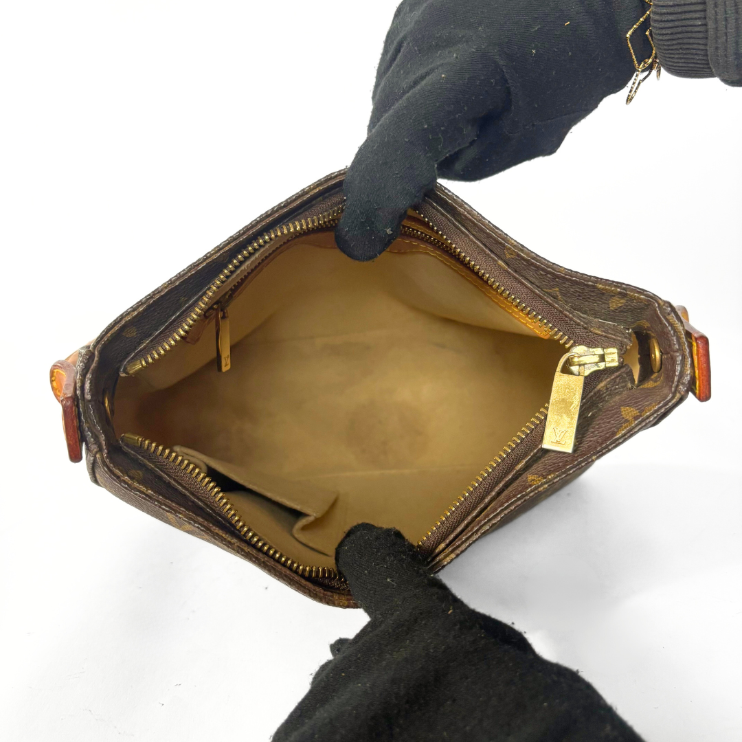 Louis Vuitton Louis Vuitton Looping MM Monogram Canvas - Shoulder bags - Etoile Luxury Vintage