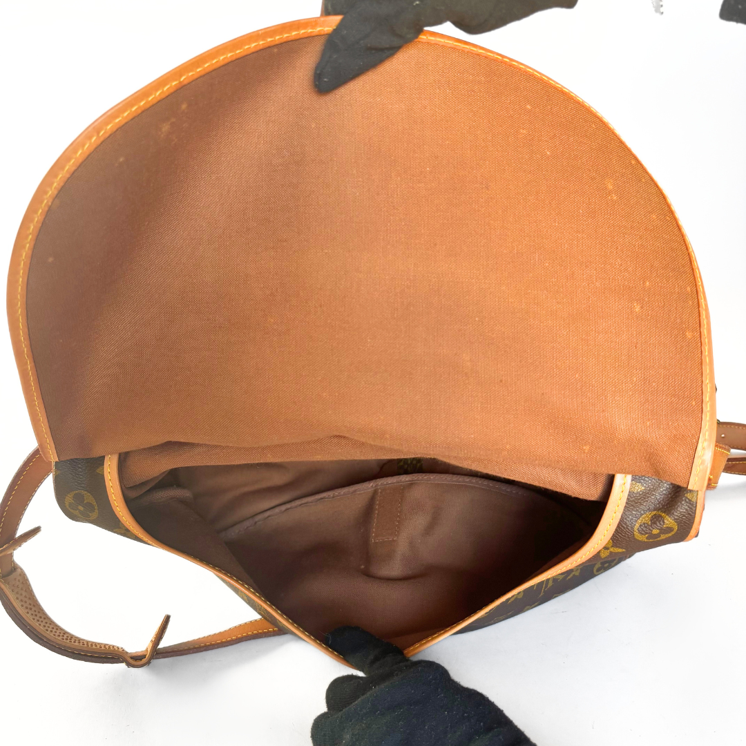 Louis Vuitton Louis Vuitton Saumur 35 Monogram Canvas - Crossbody bags - Etoile Luxury Vintage