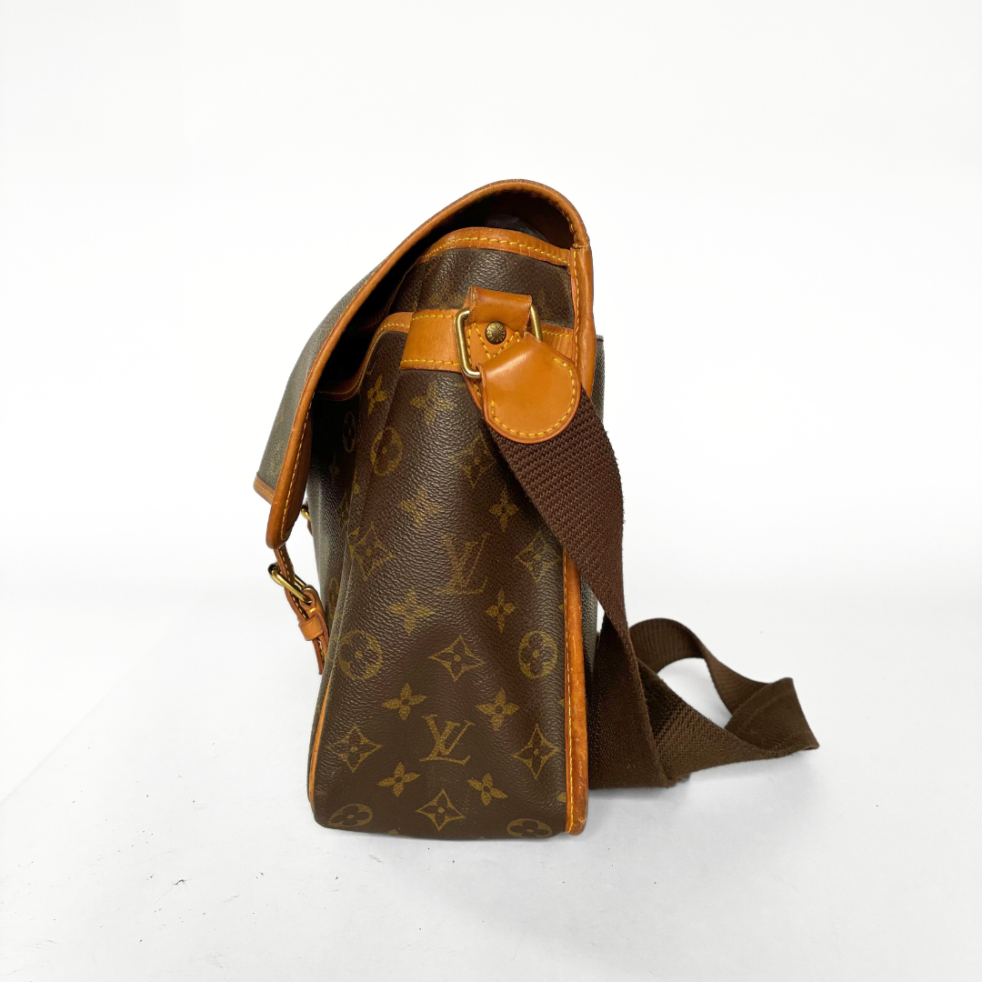 Louis Vuitton Louis Vuitton Gibeci&egrave;re GM Monogram Canvas - Crossbody bags - Etoile Luxury Vintage