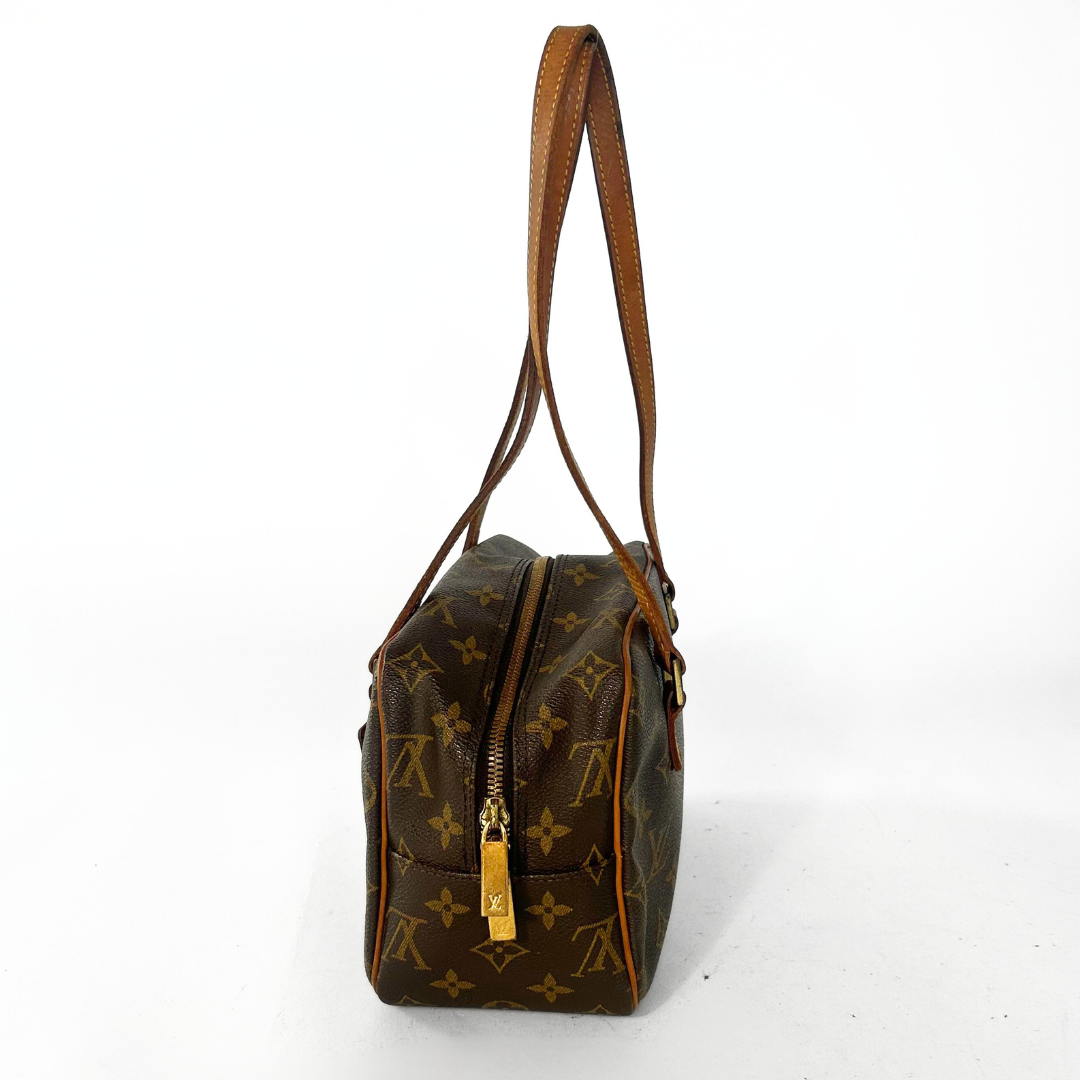 Louis Vuitton Louis Vuitton Cit&eacute; MM Monogram Canvas - Shoulder bags - Etoile Luxury Vintage