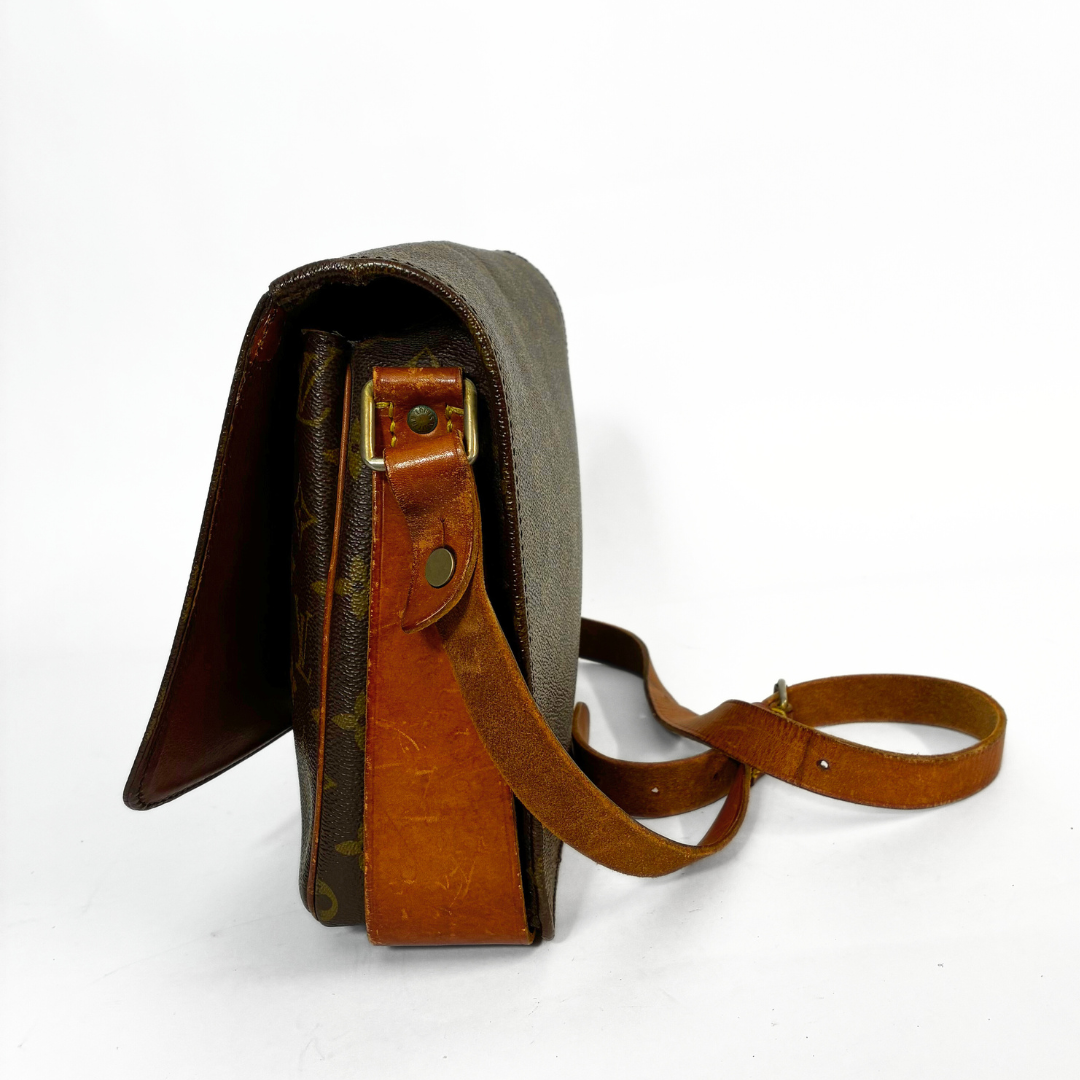 Louis Vuitton Louis Vuitton Cartouchi&egrave;re GM Monogram Canvas - Crossbody bags - Etoile Luxury Vintage