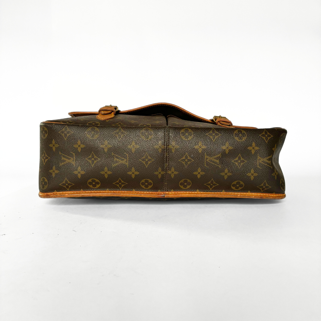 Louis Vuitton Louis Vuitton Gibeci&egrave;re GM Monogram Canvas - Crossbody bags - Etoile Luxury Vintage