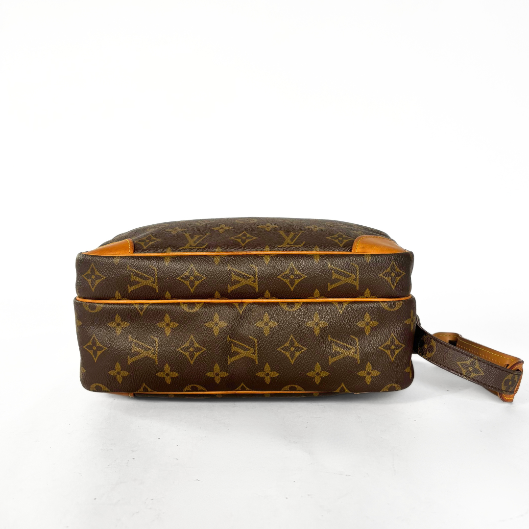 Louis Vuitton Louis Vuitton Nile Monogram Canvas - Crossbody bags - Etoile Luxury Vintage