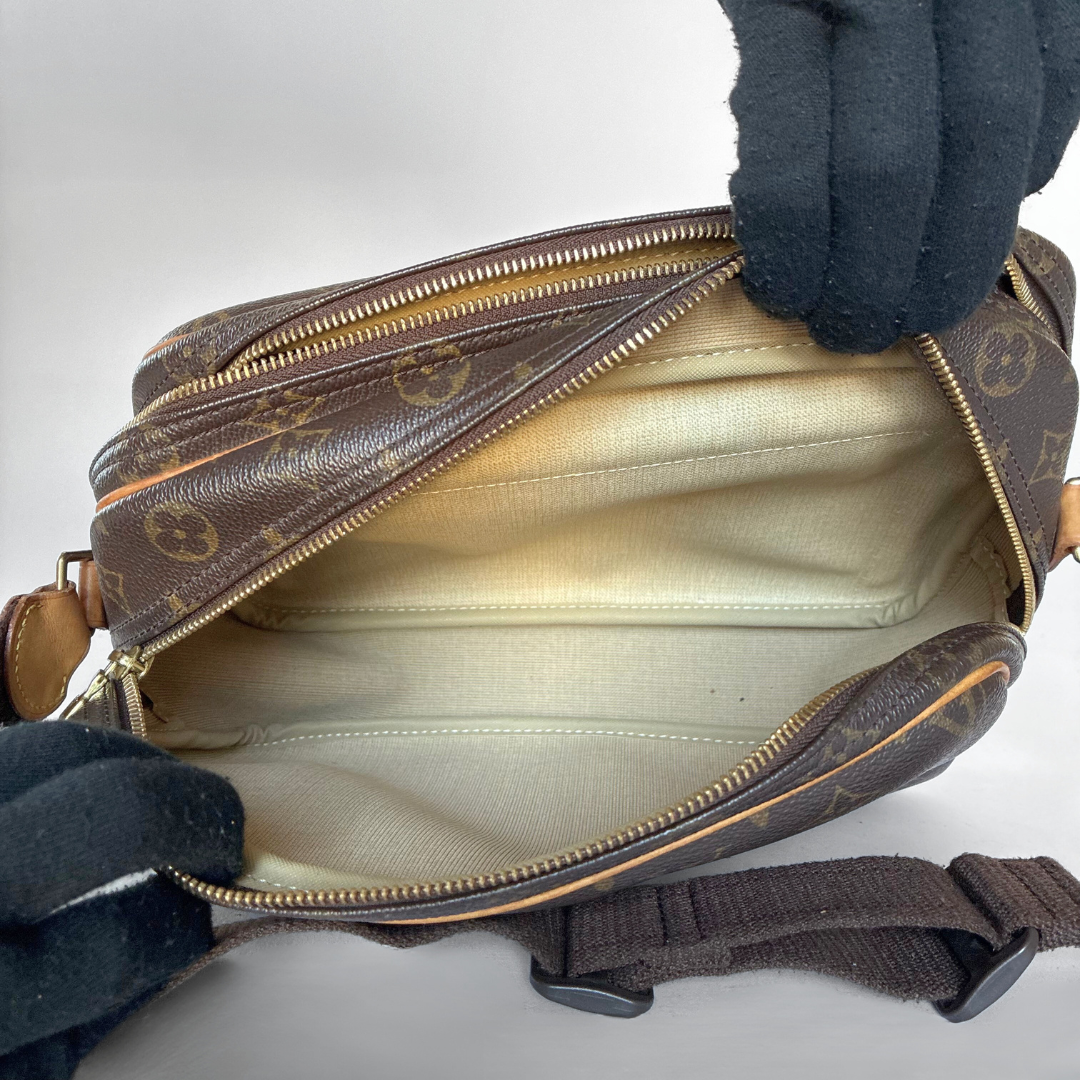 Louis Vuitton Louis Vuitton Reporter PM Monogram Canvas - Crossbody bags - Etoile Luxury Vintage