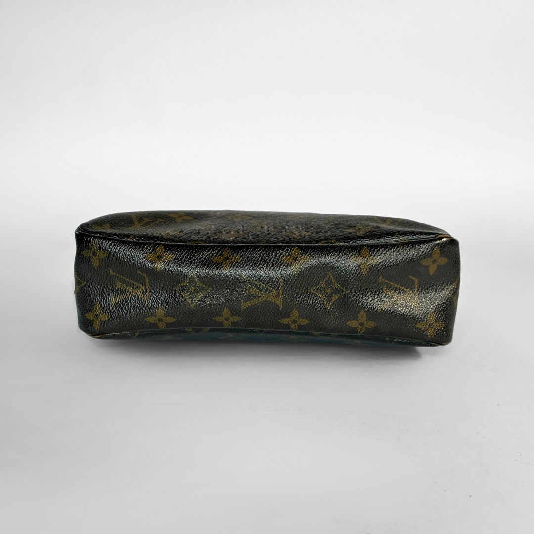Louis Vuitton Louis Vuitton Toiletry Bag Monogram Canvas - Toiletry bags - Etoile Luxury Vintage