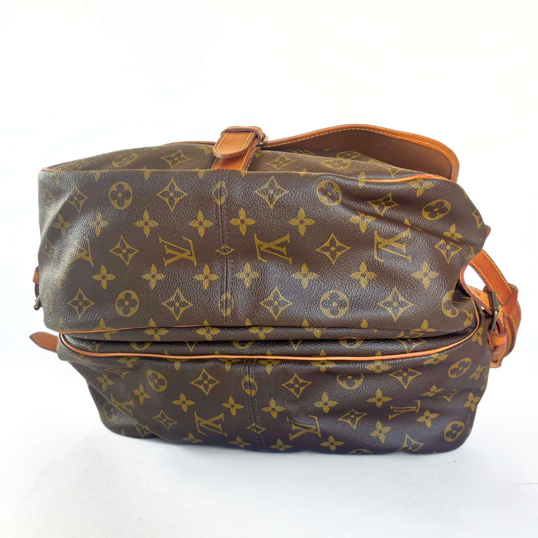 Louis Vuitton Louis Vuitton Saumur 35 Monogram Canvas - Crossbody bags - Etoile Luxury Vintage