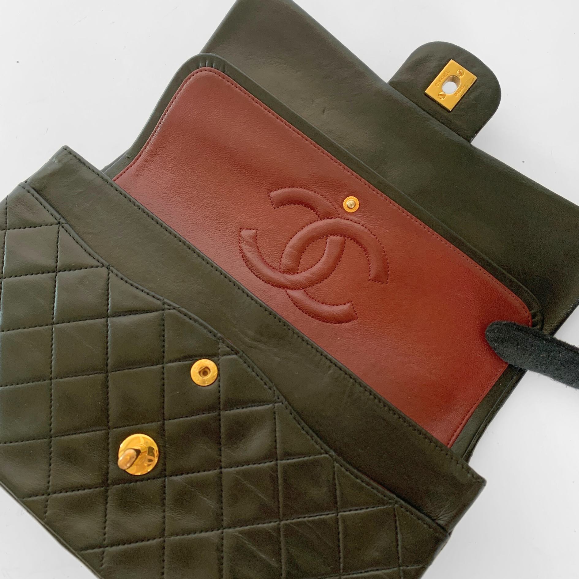 Chanel Chanel Classic Flap Bag Medium Lambskin Leather - Shoulder bags - Etoile Luxury Vintage