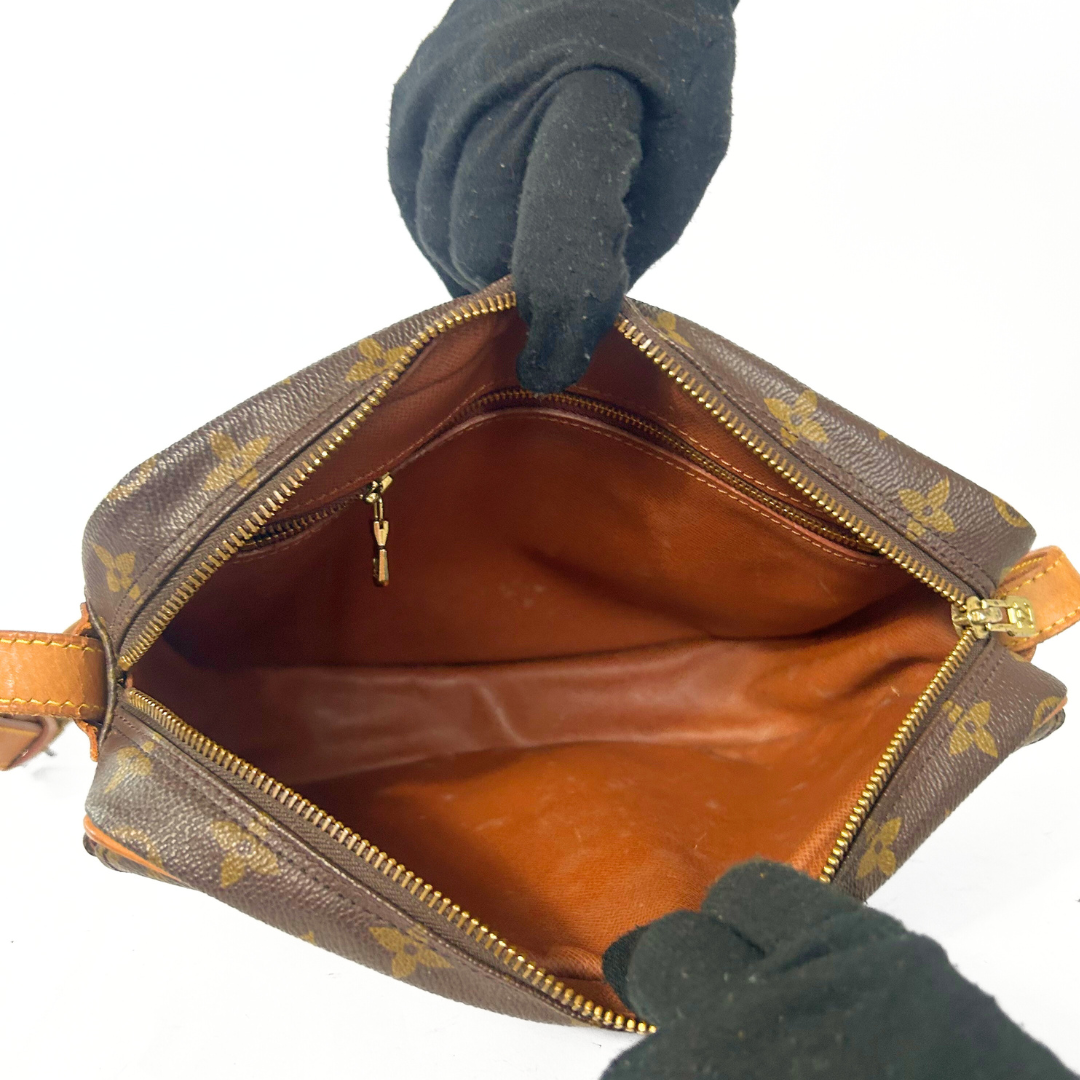 Louis Vuitton LS: Louis Vuitton Jeune Fille Monogram Canvas - Crossbody bags - Etoile Luxury Vintage