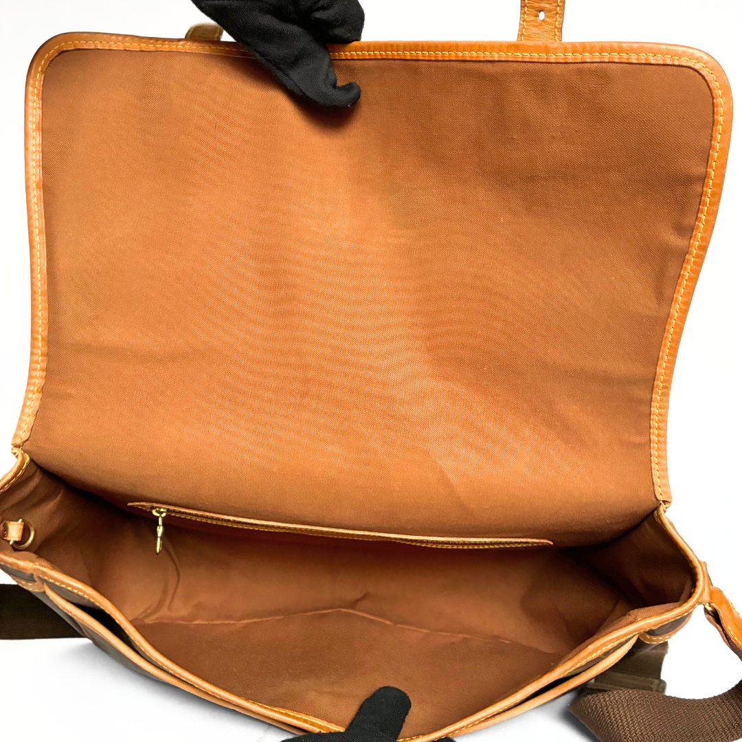 Louis Vuitton Louis Vuitton Gibeci&egrave;re GM Monogram Canvas - Crossbody bags - Etoile Luxury Vintage