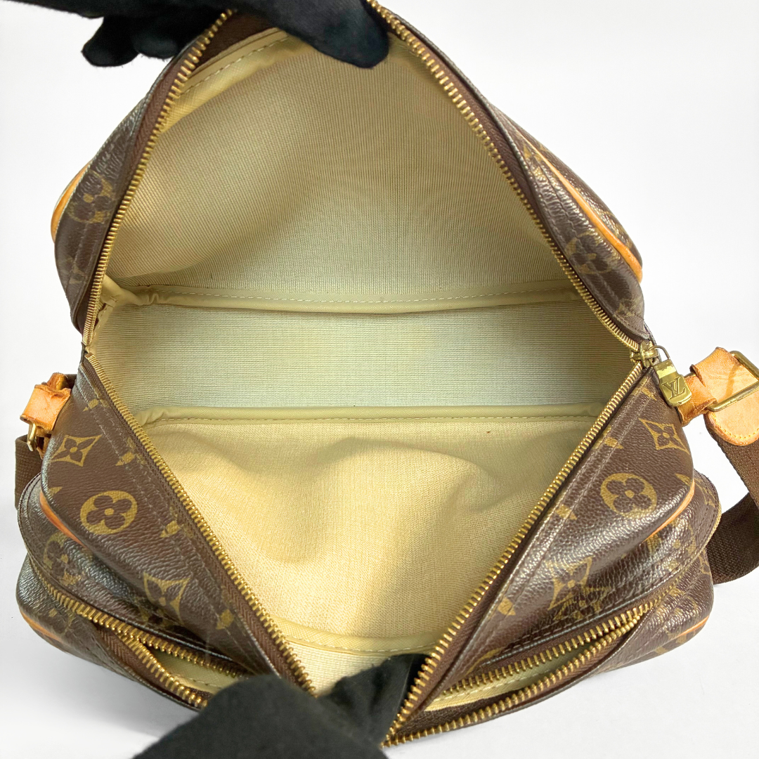 Louis Vuitton Louis Vuitton Reporter PM Monogram Canvas - Crossbody bags - Etoile Luxury Vintage