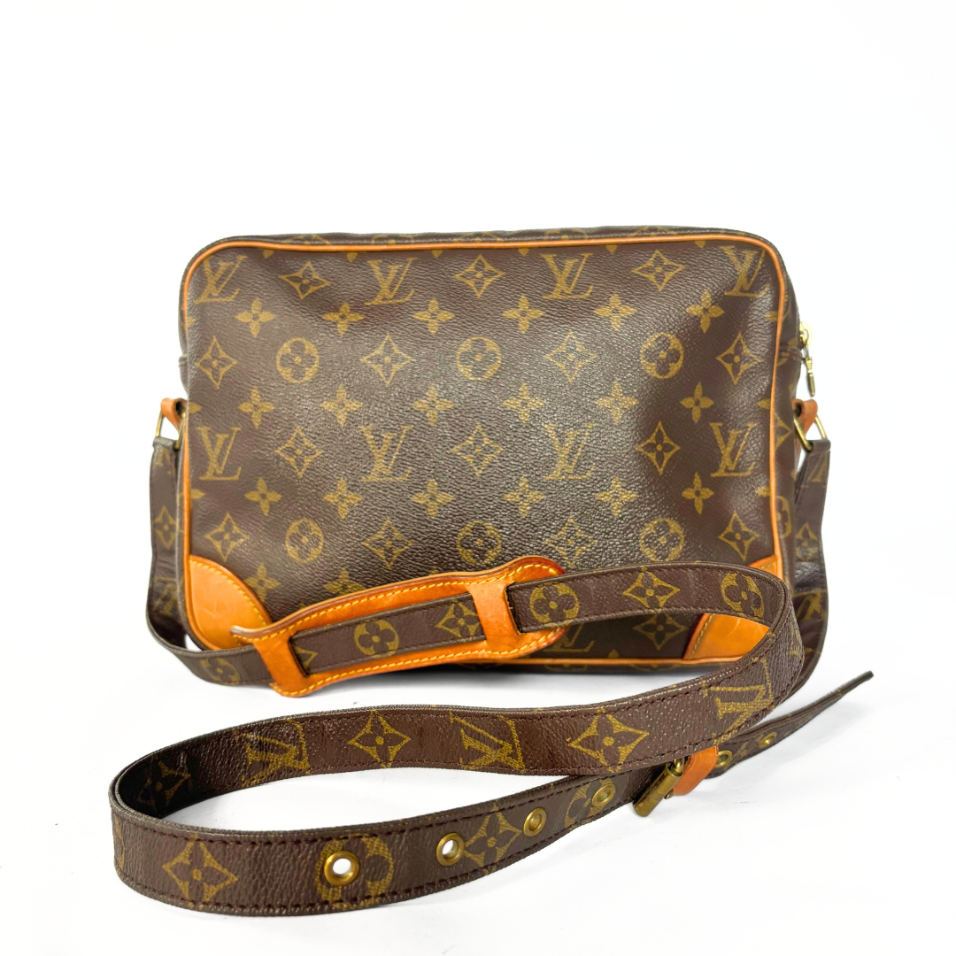 Louis Vuitton Louis Vuitton Nile Monogram Canvas - Crossbody bags - Etoile Luxury Vintage