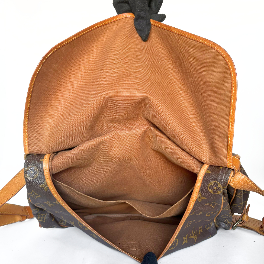 Louis Vuitton Louis Vuitton Saumur 35 Monogram Canvas - Crossbody bags - Etoile Luxury Vintage