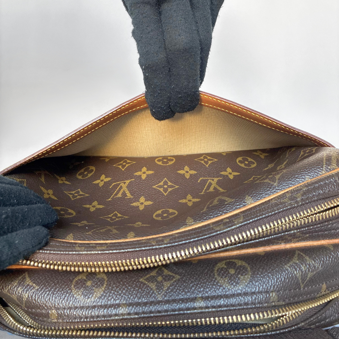 Louis Vuitton Louis Vuitton Reporter PM Monogram Canvas - Crossbody bags - Etoile Luxury Vintage