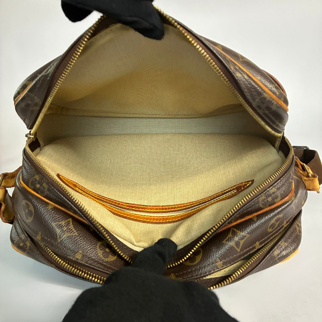 Louis Vuitton Louis Vuitton Reporter PM Monogram Canvas - Crossbody bags - Etoile Luxury Vintage