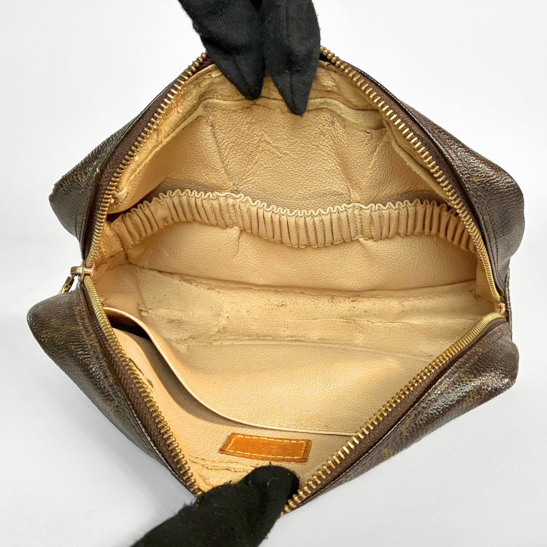 Louis Vuitton Louis Vuitton Toiletry Bag Monogram Canvas - Toiletry bags - Etoile Luxury Vintage