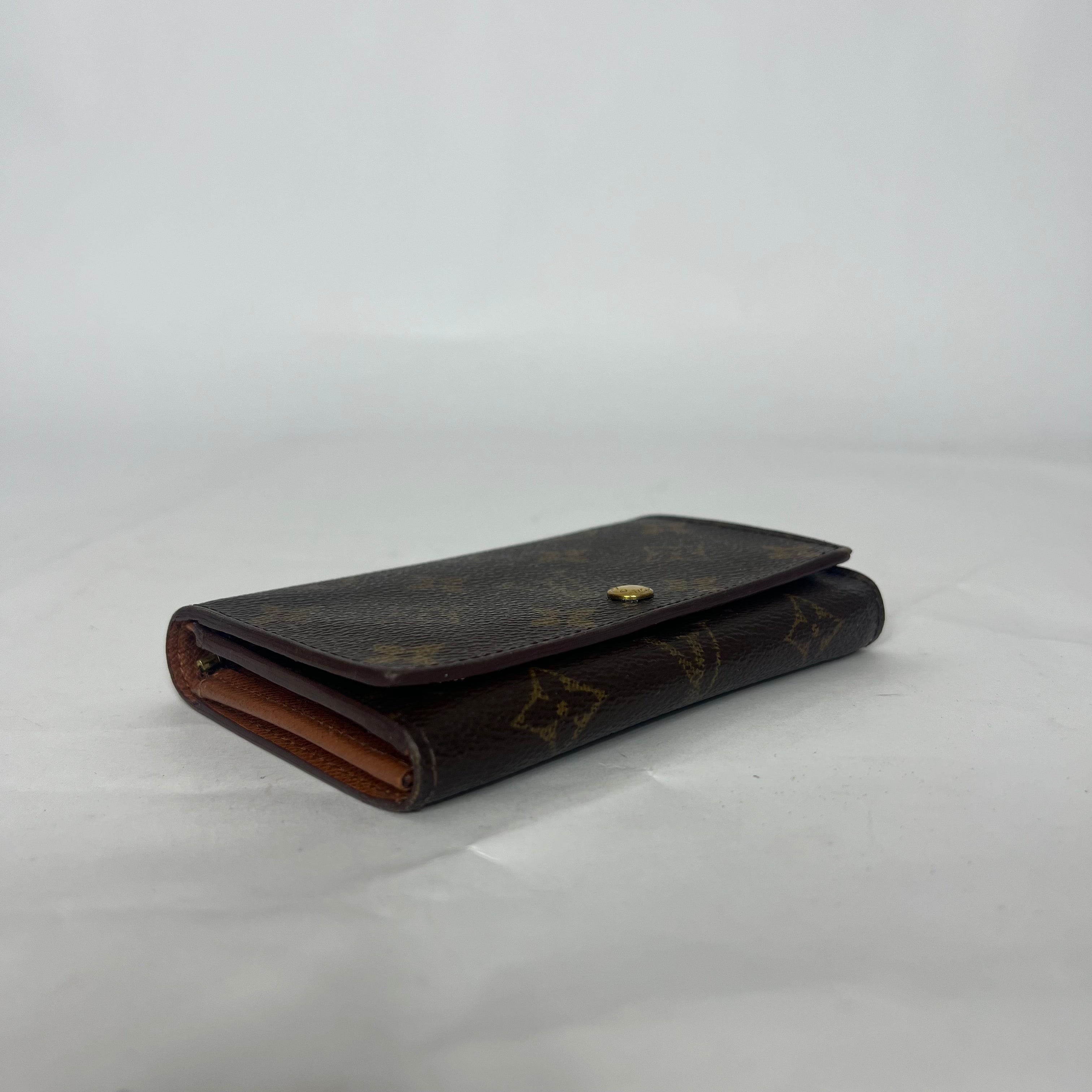 Louis Vuiton  wallet medium