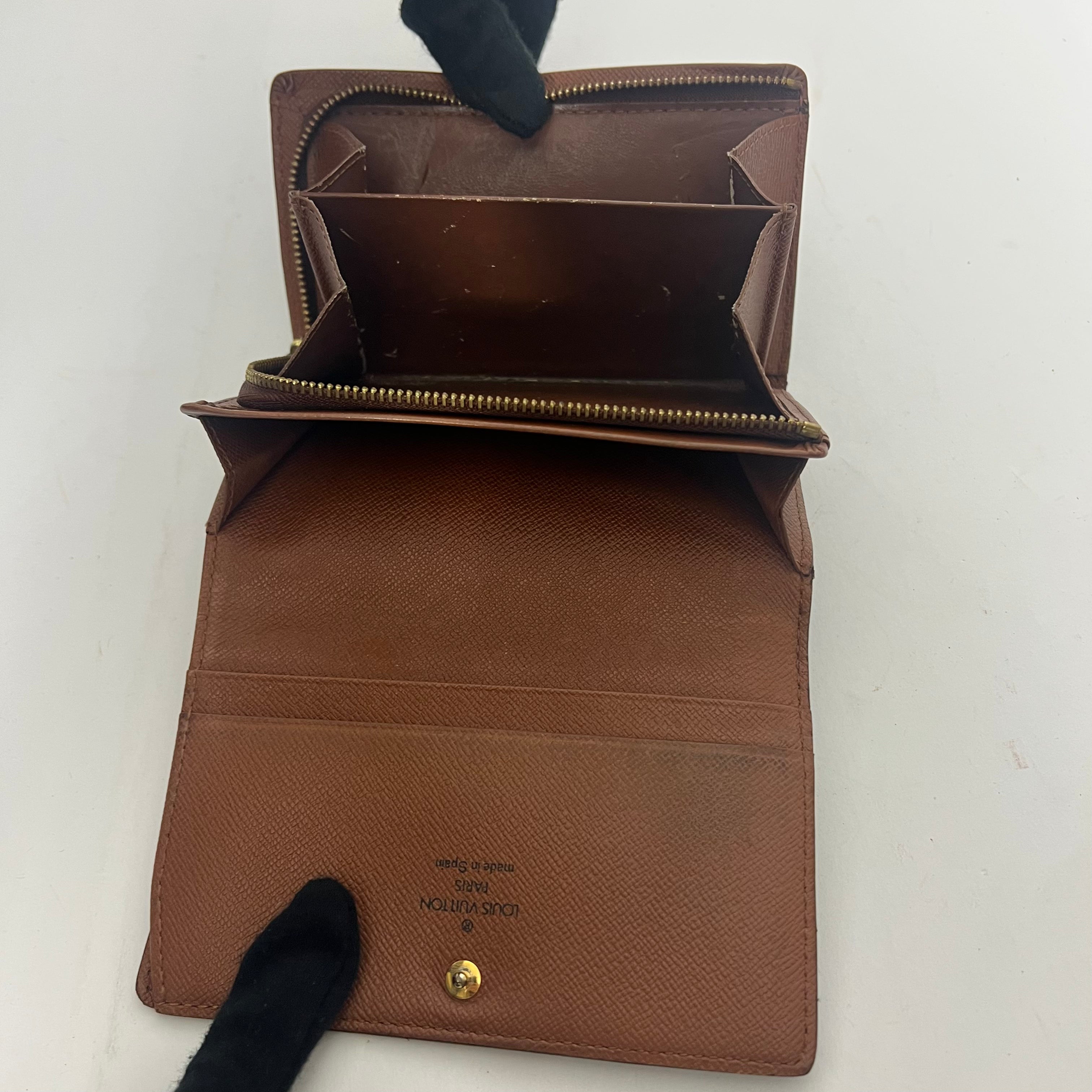 Louis Vuiton  wallet medium
