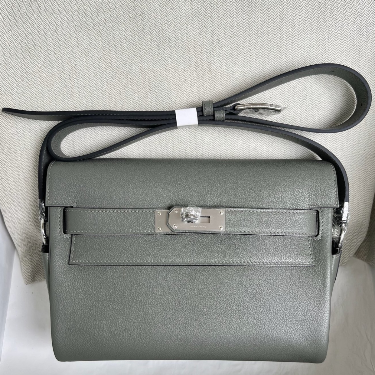 Hermes Kelly Messenger PM Bag in Gris Meyer Evercolor Leather