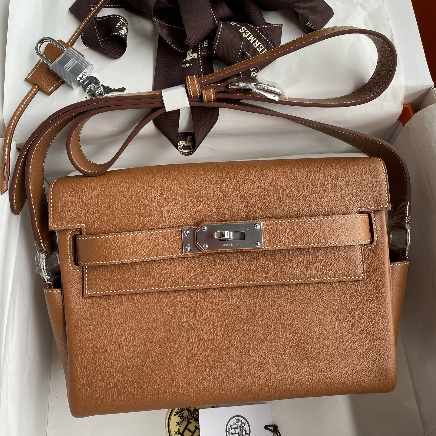 Hermes Kelly Messenger PM Bag in Gold Evercolor Leather